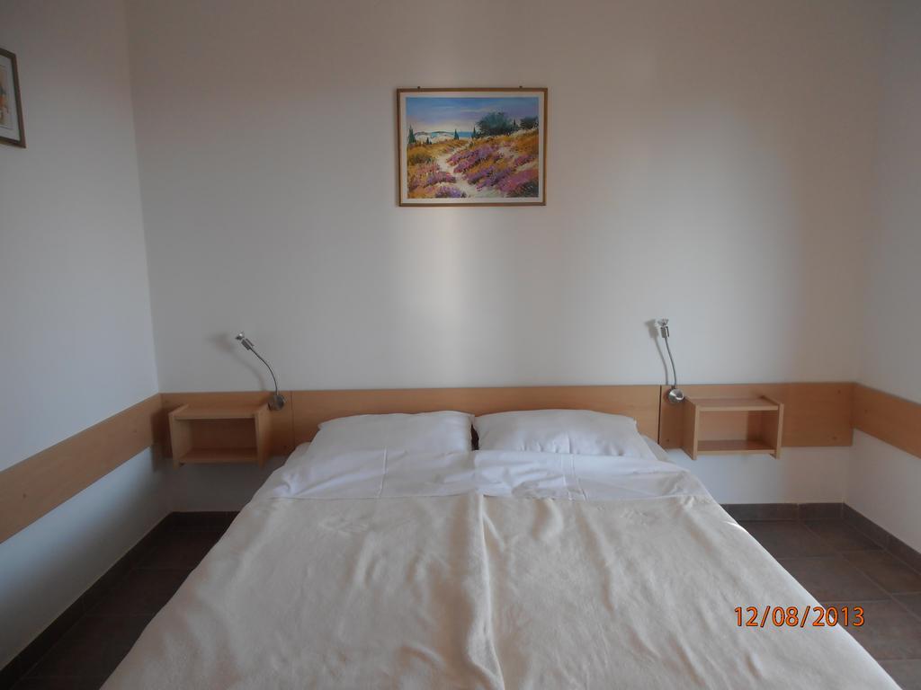 Apartments Meni Drage Chambre photo